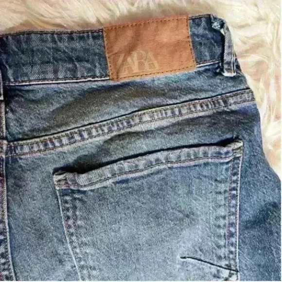 Zara Ripped High rise medium wash. size 6 - Picture 3 of 4